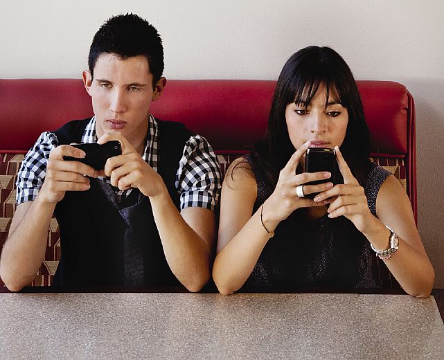 03092013 persone sempre connesse 03092013 persone sempre connesse