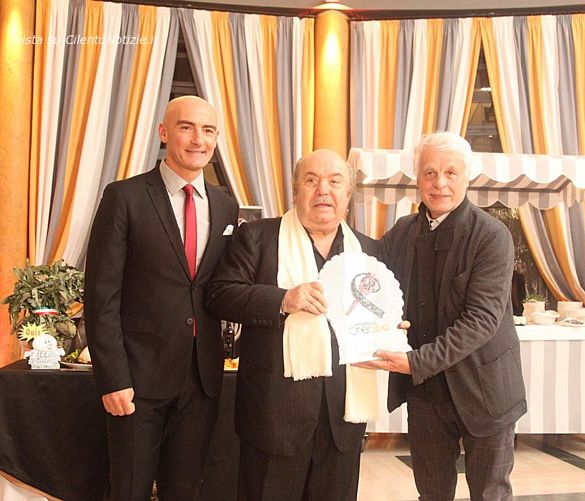03112021 donato ciociola e michele placido consegnano a banfi il premio cinecibo
