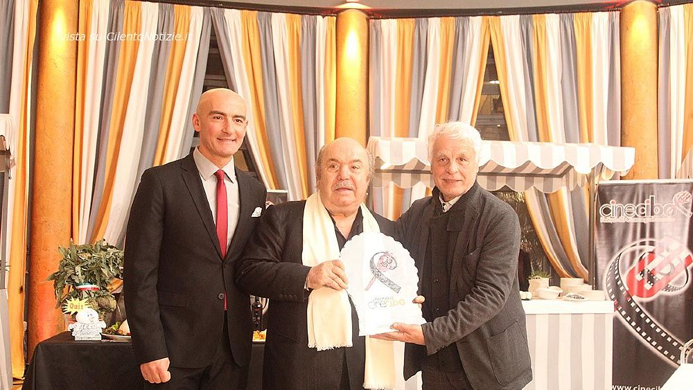 03112021 donato ciociola e michele placido consegnano a banfi il premio cinecibo