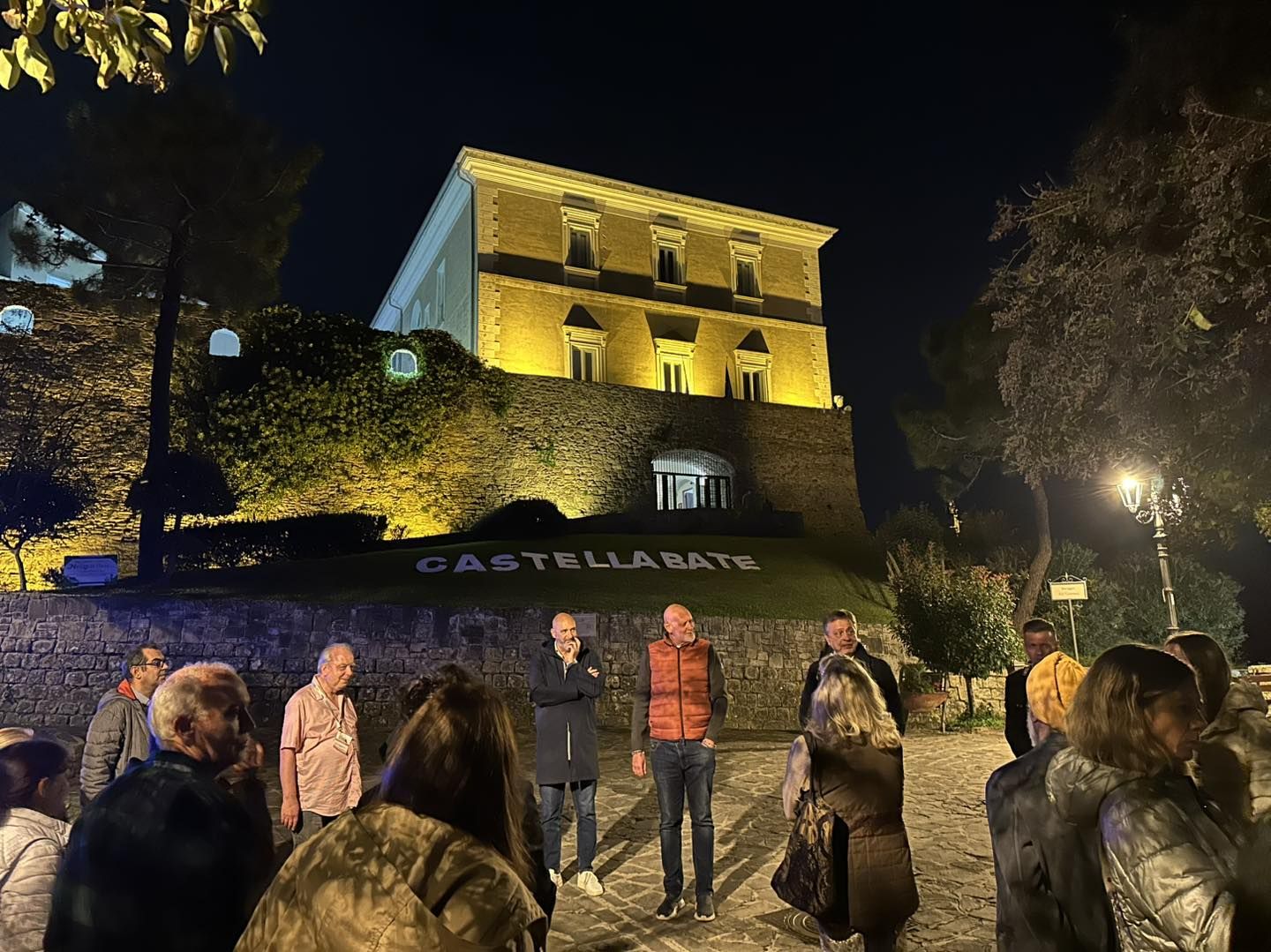 castellabate di notte con tour operator