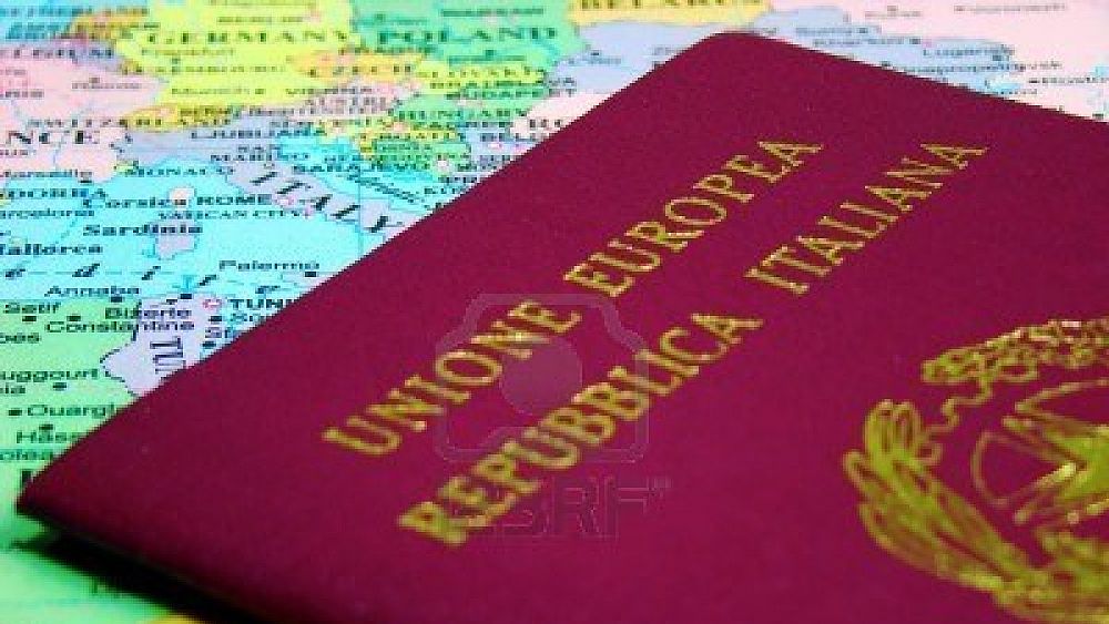 04022017 italiani estero passaporto