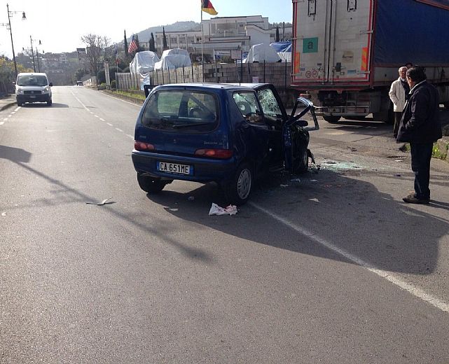 04032015 incidente agropoli