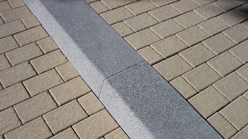 04042017 marciapiede