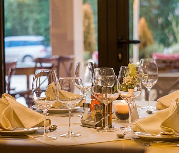 04042018 tavola ristorante