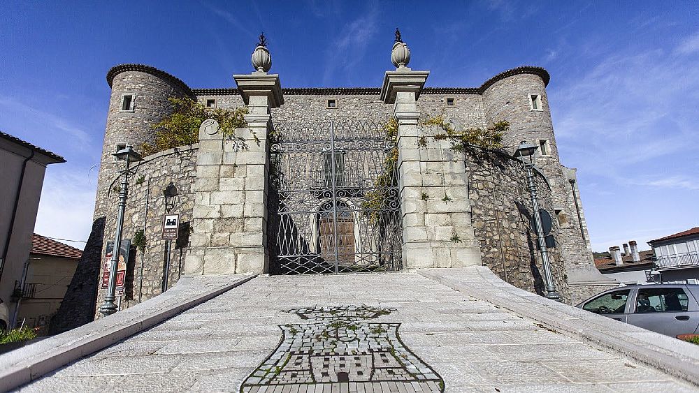 04042023 un castello in campania 04042023 un castello in campania