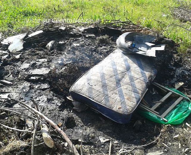 04052014 incendio rifiuti agropoli