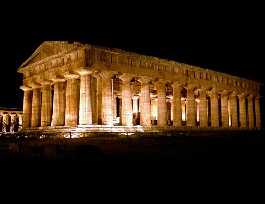04052015 templi di paestum di notte