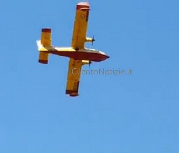04072017 canadair in azione