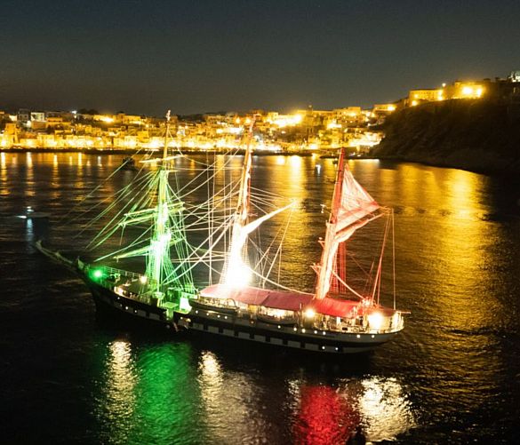 04072023 nave palinuro tricolore