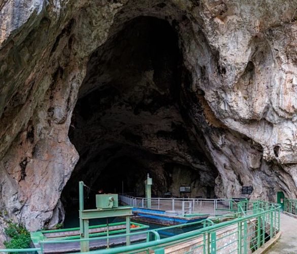 04072025 grotte di pertosa auletta ingresso
