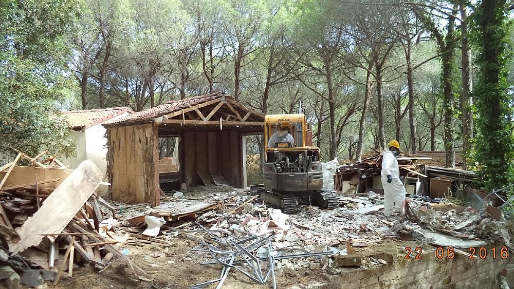 04082016 demolizione opere castelsandra