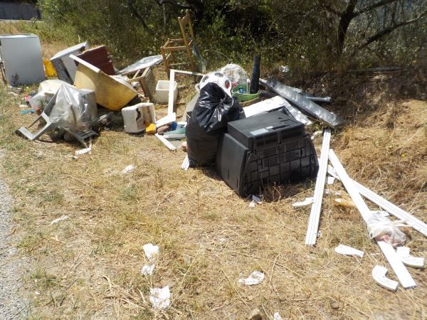 abbandono rifiuti nel cilento