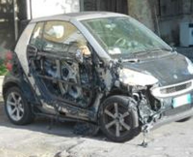 04102014 auto incendiata