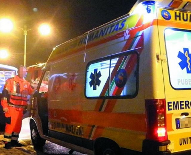 04102015 anbulanza notte