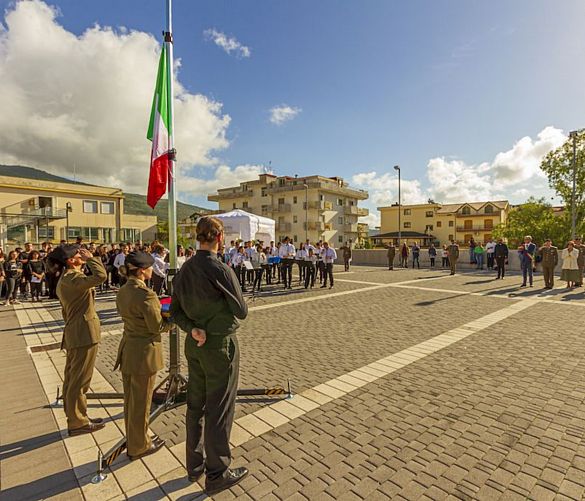 04102022 esercito e studenti