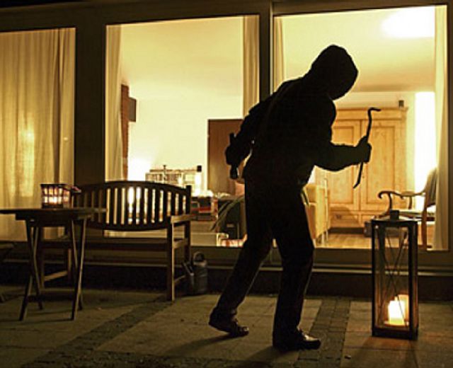 05012016 ladri appartamenti