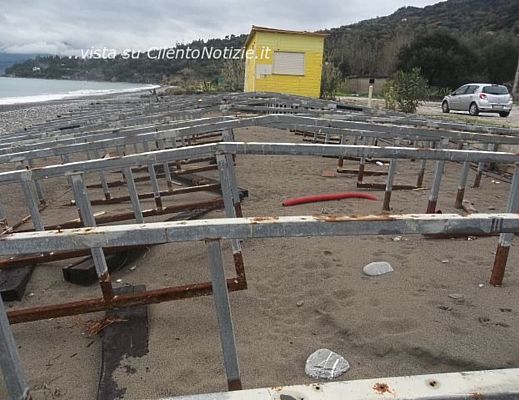 05022014 degrado spiaggia 01
