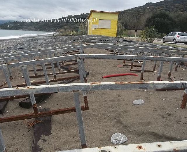 05022014 degrado spiaggia 01