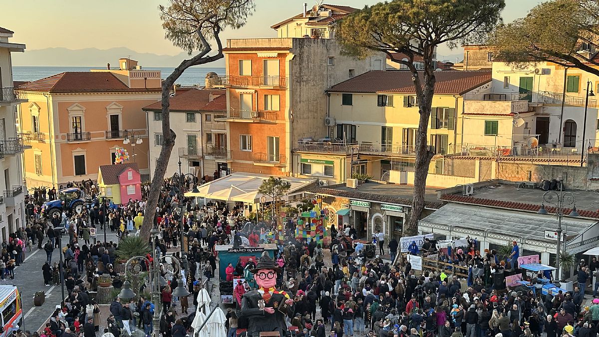 05032025 carnevale piazza castellabate 05032025 carnevale piazza castellabate