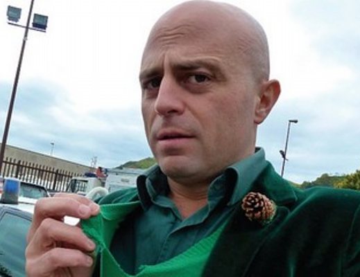 05042013 abete striscia la notizia