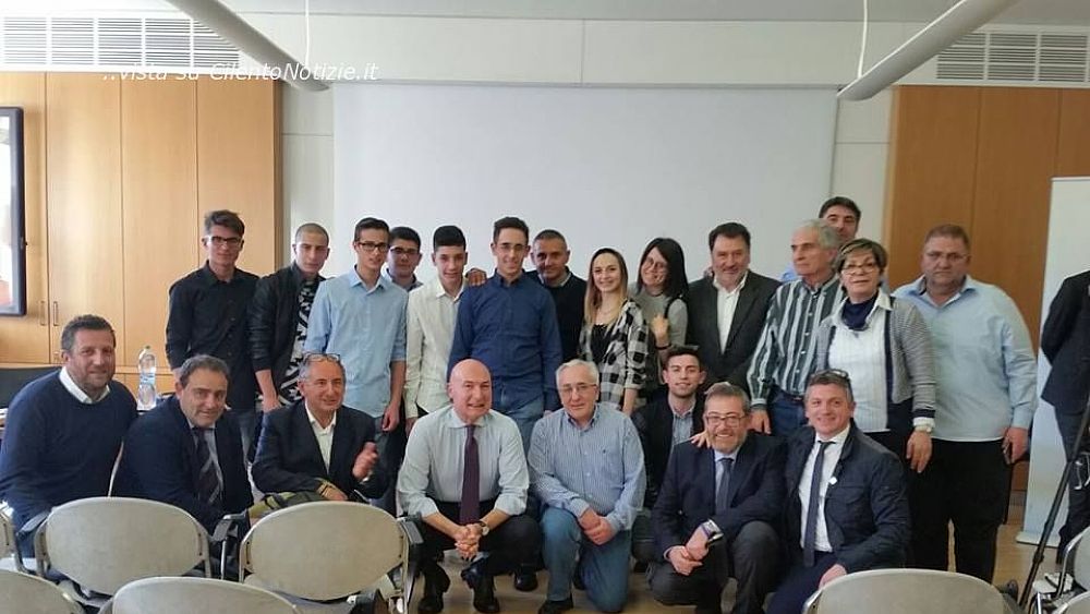 05042017 Foto di gruppo a Milano 05042017 Foto di gruppo a Milano