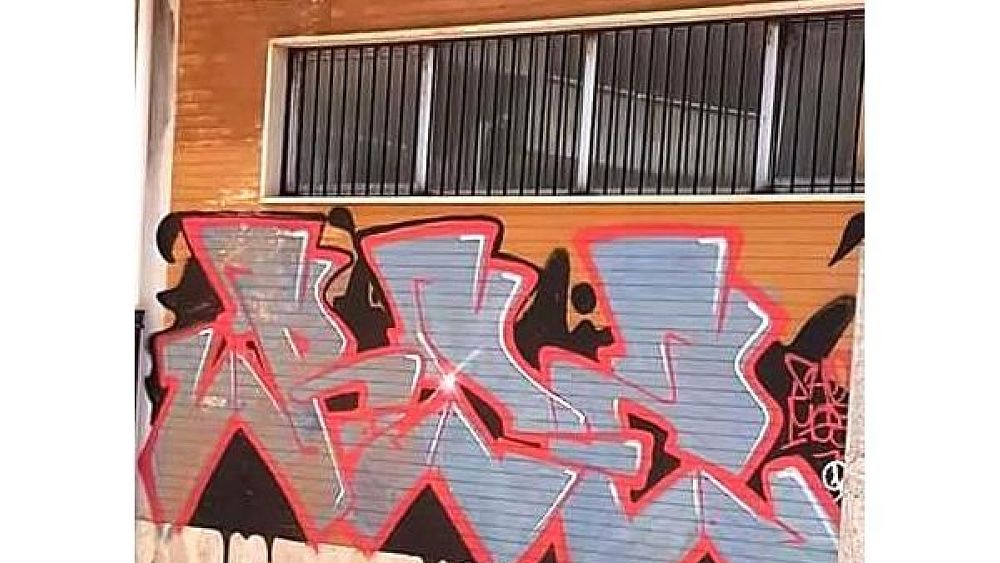 05062016 graffito scuola castellabate