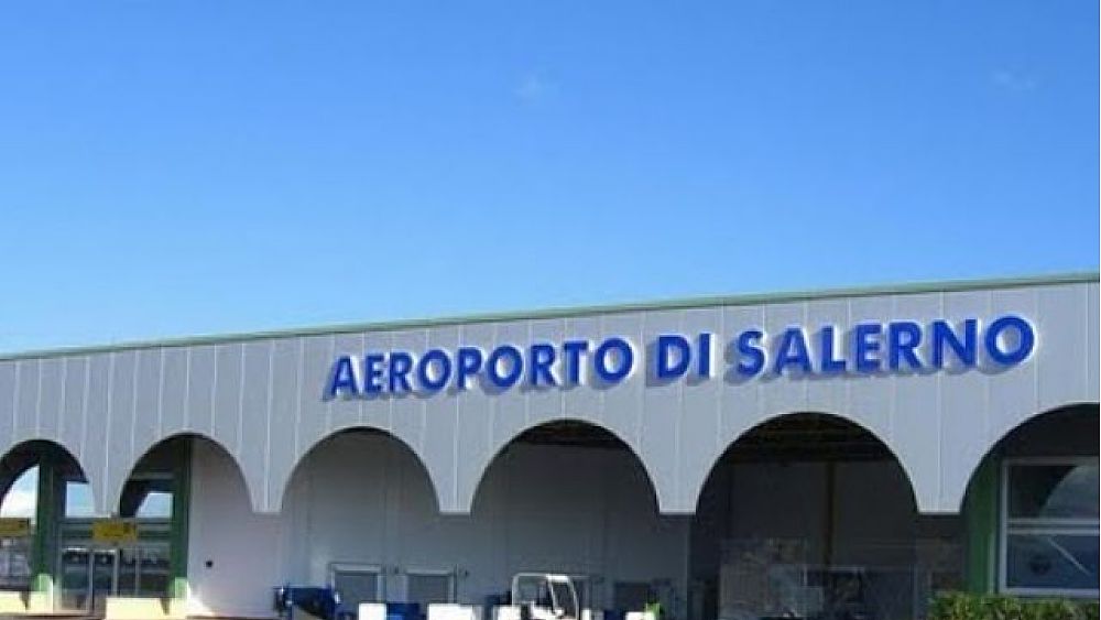 05062018 aeroporto di salerno insegna