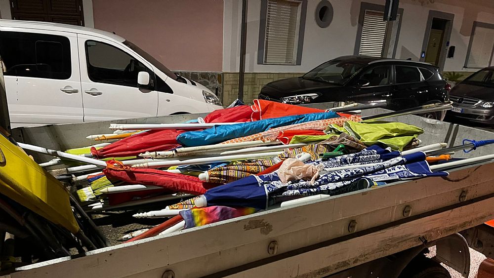 05072021 sequestri ombrelloni spiagge 05072021 sequestri ombrelloni spiagge