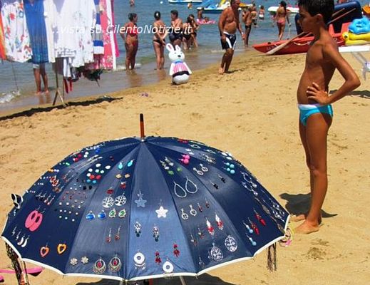 Marisa-Russo foto - 05082013 foto ombrellone vendita russo