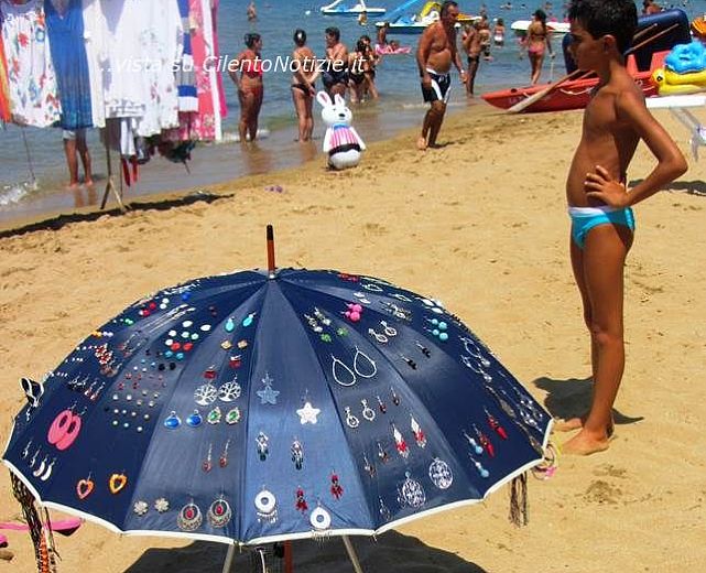 05082013 foto ombrellone vendita russo 05082013 foto ombrellone vendita russo