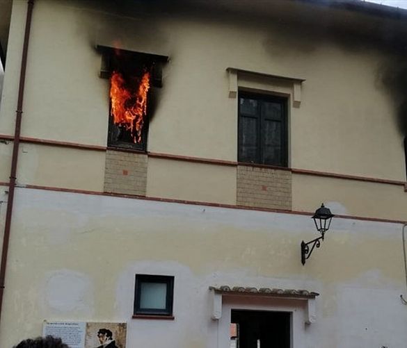 05082018 incendio comune scala