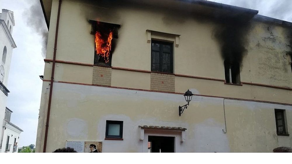 05082018 incendio comune scala