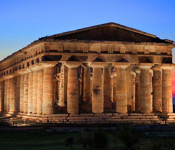 05092016 paestum night