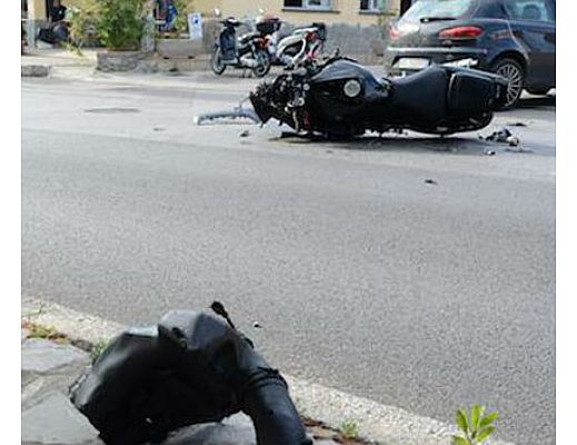 05102015 incidente moto auto salerno