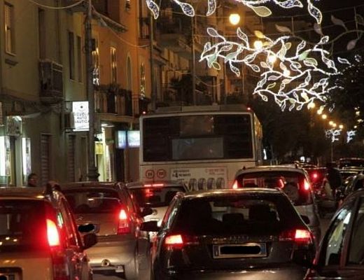 05102015 traffico luci d artista salerno