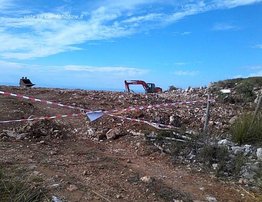 05112014 movimento terra in area naturale