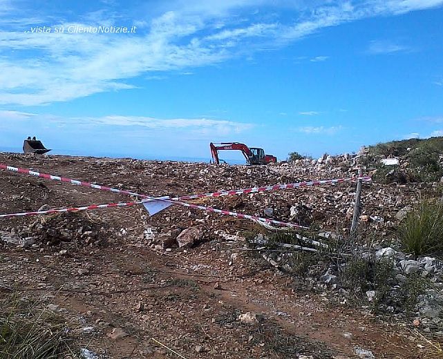 05112014 movimento terra in area naturale