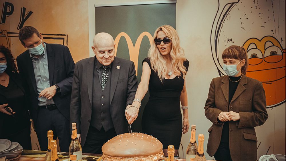05112021 valeria marini al mcdonalds salerno