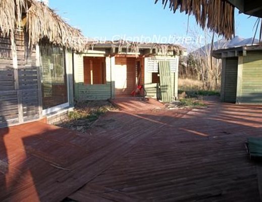 Paolo-Abbate foto - 06012013 spiaggia vibonati abbandonata