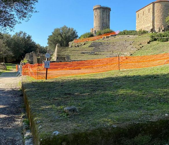 06022021 Lavori di manutenzione al teatro di Velia
