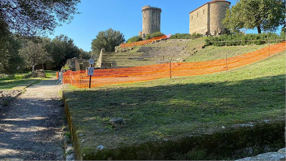 06022021 Lavori di manutenzione al teatro di Velia
