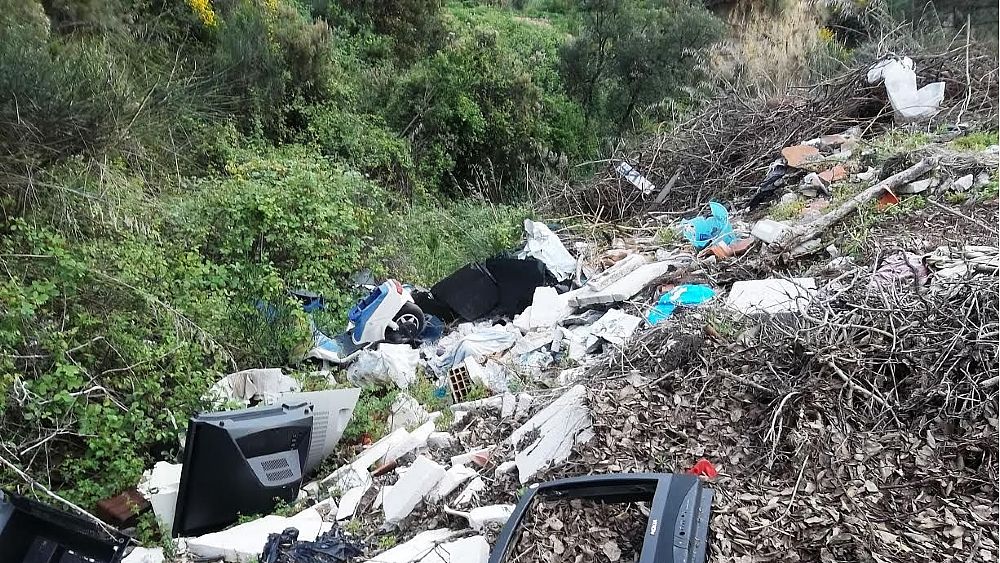 06042017 rifiuti abbandonati