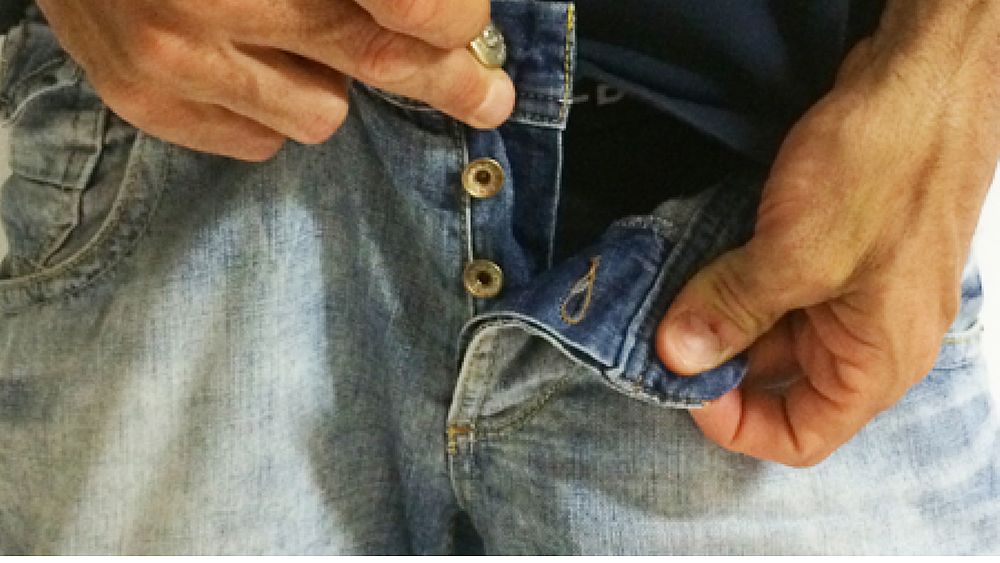 06052016 uomo molesta donna