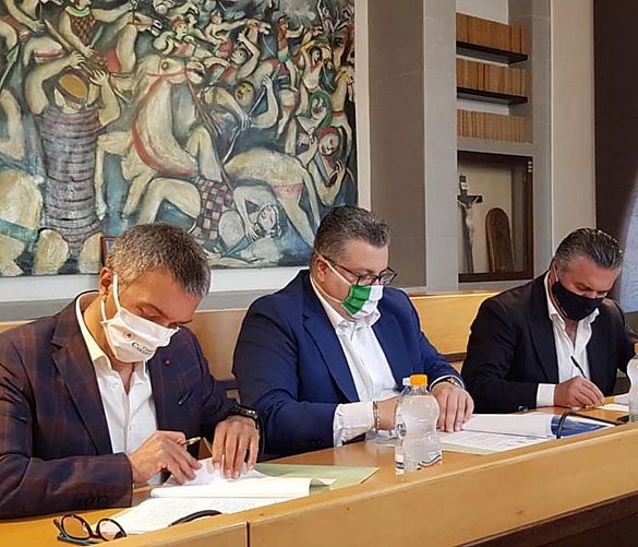 06062020 firma protocollo di intesa sindaci   da sin Spinelli   Coppola   Alfieri