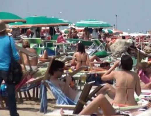06082014 spiagge affollate
