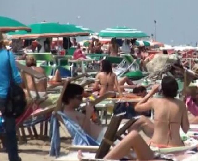 06082014 spiagge affollate