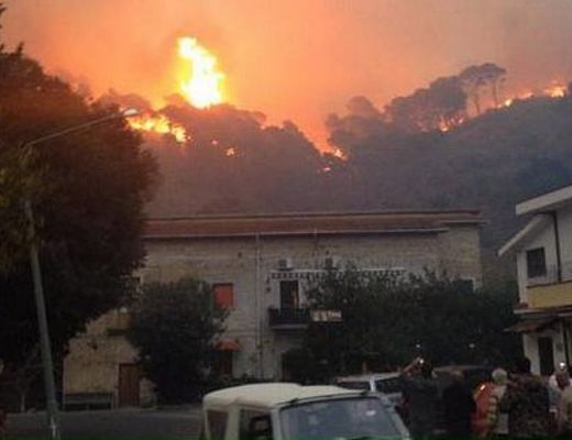 06112014 incendio montecorice