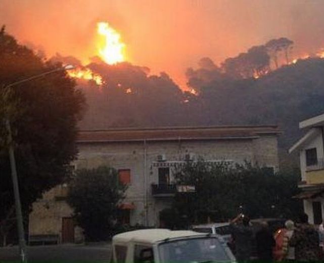 06112014 incendio montecorice