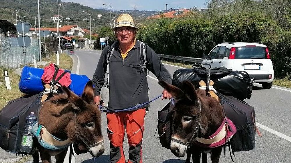 07042023 tony con due asine 07042023 tony con due asine