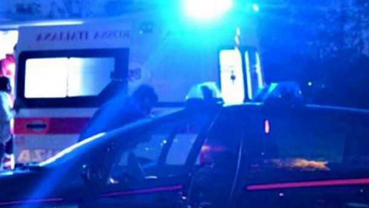 07042024 carabinieri e ambulanza notte 07042024 carabinieri e ambulanza notte